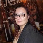 Studente di lettere, correttore bozze, editor e autrice impartisce lezioni di italiano e letteratura italiana